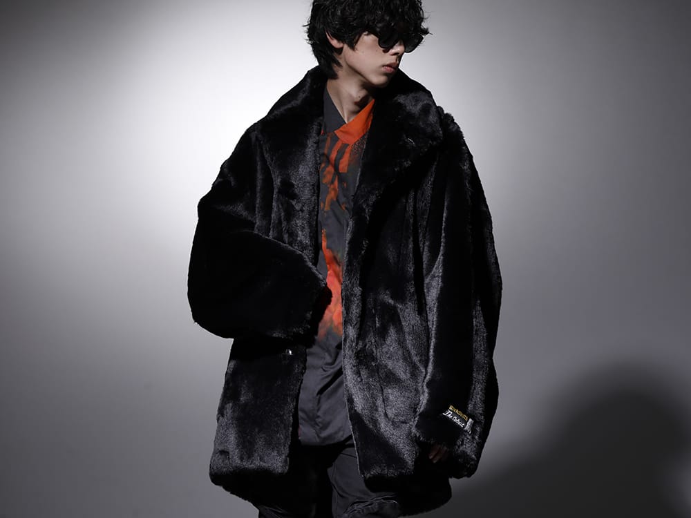 タカヒロミヤシタ ザソロイスト / ユリウス 2022-23AW - ブランドらしいジップディテールとインナーでアクセントを加えるシャツ - sj.0012AW22(ダブルジップ バルーンシェイプド フェイクファー コート) 787SHM2-P(DUSK プリズム カットシャツ) sa.0010AW22(サングラス kurdt) - 2-009