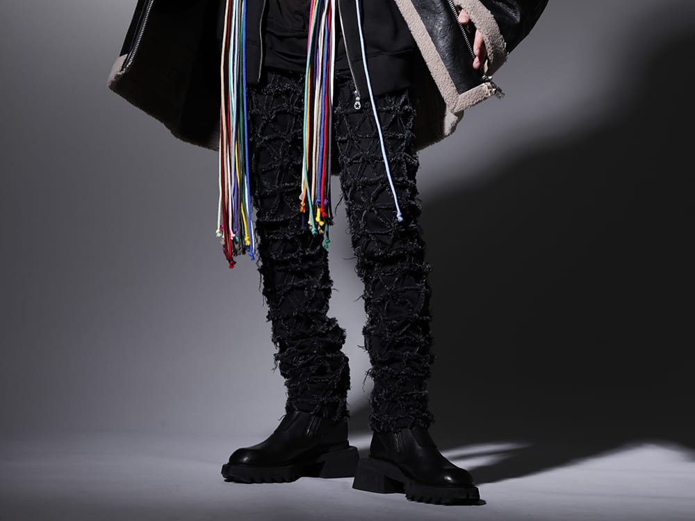 フェノメノン / ユリウス 2022-23AW - こだわり抜かれたデニムパンツが満を持して復刻 - ILLPT22A-009-black(デルタ デニムパンツ ブラック) 797FWM1(カウレザー サイド ジップアップ ブーツ) - 3-001