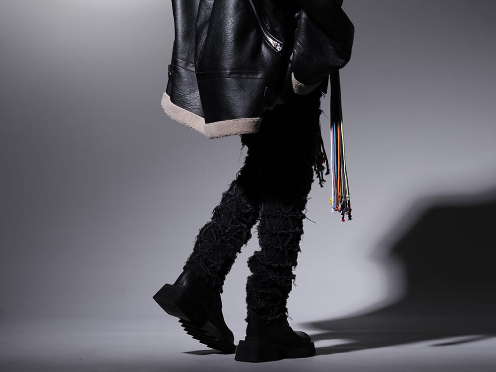 フェノメノン / ユリウス 2022-23AW - こだわり抜かれたデニムパンツが満を持して復刻 - ILLPT22A-009-black(デルタ デニムパンツ ブラック) 797FWM1(カウレザー サイド ジップアップ ブーツ) - 3-003