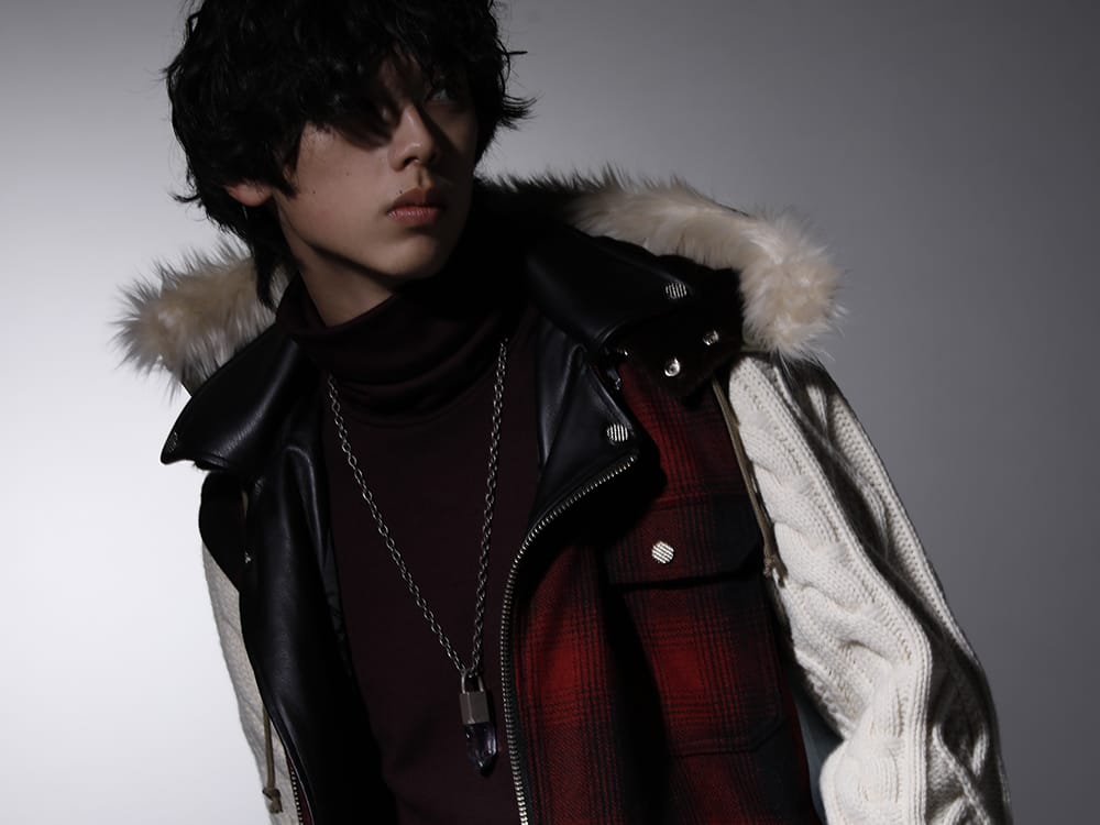 フェノメノン / ガラアーベント / パーツ オブ フォー 2022-23AW - 複数素材を1着に落とし込んだ贅沢なジャケット - ILLJK22A-008(ミックスジャケット) 87320705-Bordeaux-22AW(2/48 ミルドウオッシャブル天竺 タートルネックプルオーバー ボルドー) R-198-MA+BAQ(Talisman necklace SPECIMEN Brandberg Amethyst Quartz) - 2-004