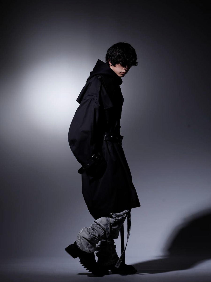 タカヒロミヤシタ ザソロイスト / ヌード マサヒコマルヤマ / ユリウス 2022-23AW - A style with a loose silhouette and a sense of style. - sj.0010AW22(ダブルジップ バルーンシェイプド トレンチコート) NU-1648(フリース ニット オーバーサイズ フーディー) 799PAM24-PL(10.5oz ストレッチデニム ガスマスク ワイドパンツ プラスター) 797FWM1(カウレザー サイド ジップアップ ブーツ) - 1-002