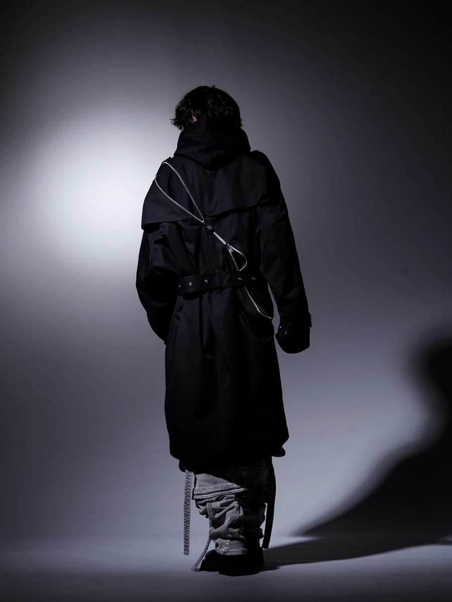 タカヒロミヤシタ ザソロイスト / ヌード マサヒコマルヤマ / ユリウス 2022-23AW - A style with a loose silhouette and a sense of style. - sj.0010AW22(ダブルジップ バルーンシェイプド トレンチコート) NU-1648(フリース ニット オーバーサイズ フーディー) 799PAM24-PL(10.5oz ストレッチデニム ガスマスク ワイドパンツ プラスター) 797FWM1(カウレザー サイド ジップアップ ブーツ) - 1-004