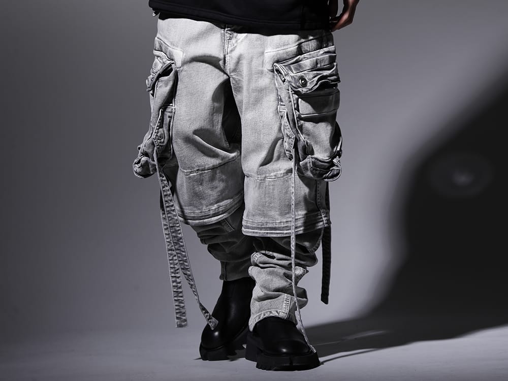 ユリウス 2022-23AW - Pants and shoes that take advantage of the looseness of the outer wear to add volume. - 799PAM24-PL(10.5oz ストレッチデニム ガスマスク ワイドパンツ プラスター) 797FWM1(カウレザー サイド ジップアップ ブーツ) - 3-001