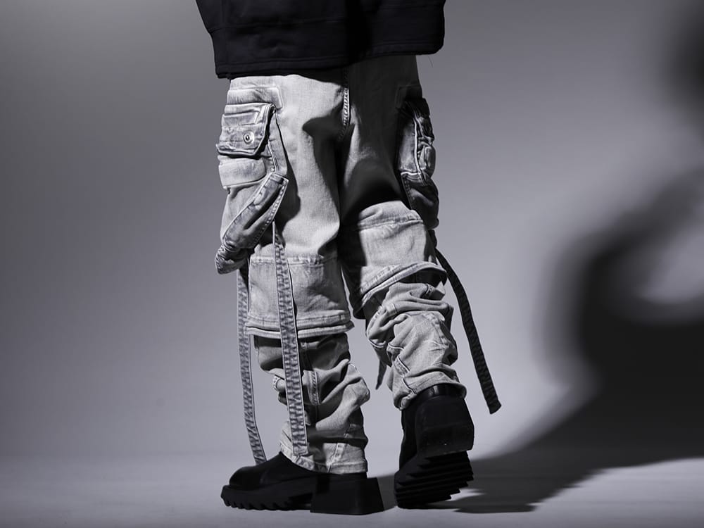 ユリウス 2022-23AW - Pants and shoes that take advantage of the looseness of the outer wear to add volume. - 799PAM24-PL(10.5oz ストレッチデニム ガスマスク ワイドパンツ プラスター) 797FWM1(カウレザー サイド ジップアップ ブーツ) - 3-002