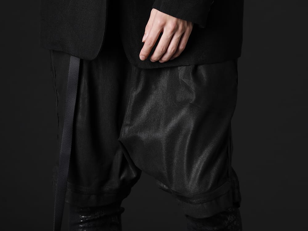 キリュウキリュウ  / ユリウス 2022-23AW - 全面コーティングにより、ハードな雰囲気の作品へ - KO-HP33TP-904(コーティング ハイテンションジャージー サルエル テープショーツ) 807ACU1-Black(カウスキン/ナイロン タイプベルト ブラック) - 3-004