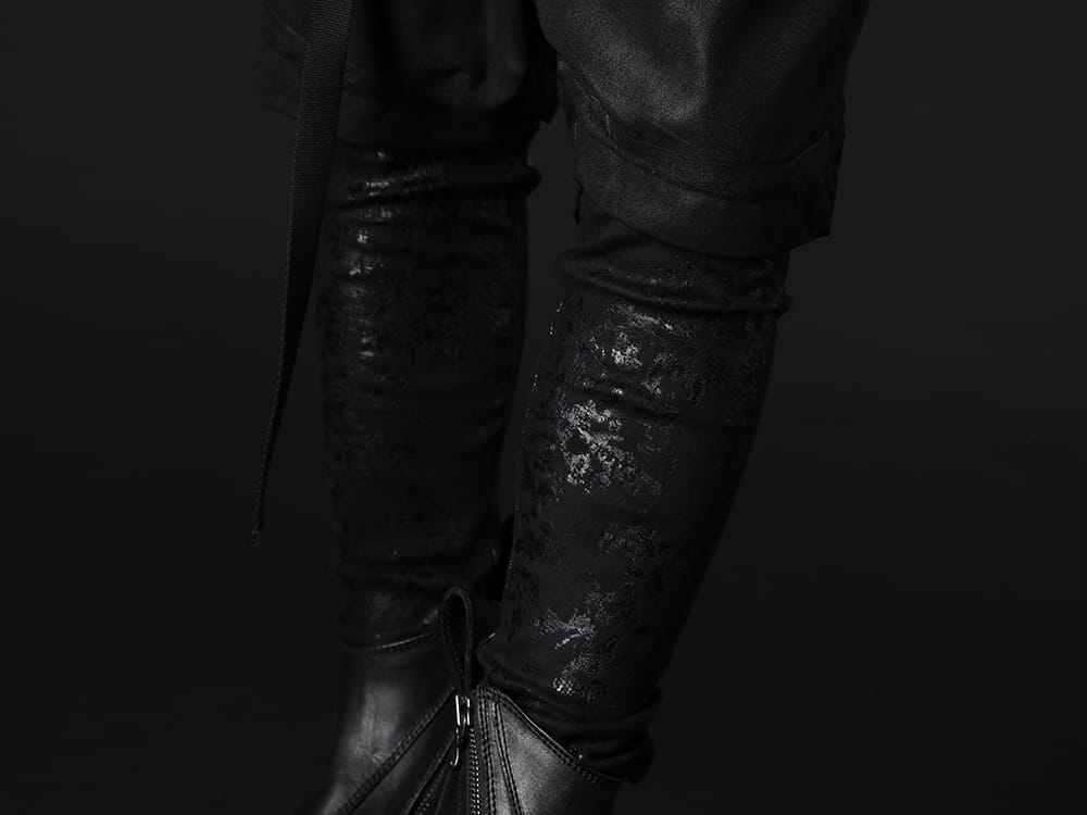 キリュウキリュウ 2022-23AW - 全面コーティングにより、ハードな雰囲気の作品へ - KO-HLG09-059(ホイルスムース レギンス) - 3-006