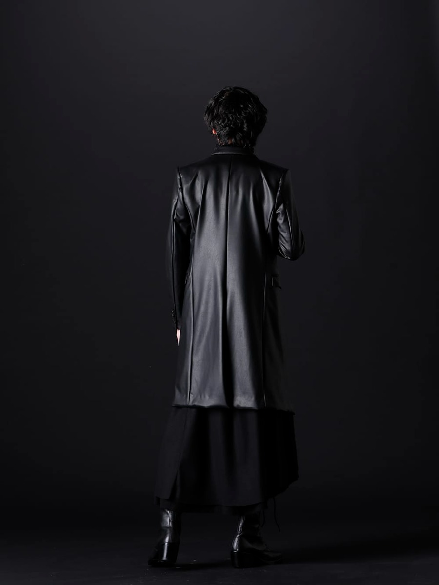 ガラアーベント / クジャク 2022-23AW - ジェンダーレスな雰囲気を演出するエレガンスな装い - 87524205(4WAYストレッチECOレザー ナローピークラペル ロングジャケット) 87524104-Black(デンドロビウムレース ビクトリア調レースシャツ ブラック) KJ-22AW33-Black(オトメユリ スカート ブラック) KJ-22AW34(クロべ ブーツ) - 1-004