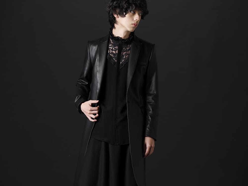 ガラアーベント 2022-23AW - レザーの雰囲気を出したエコレザーとレース使いが特徴のシャツ - 87524205(4WAYストレッチECOレザー ナローピークラペル ロングジャケット) 87524104-Black(デンドロビウムレース ビクトリア調レースシャツ ブラック) - 2-001