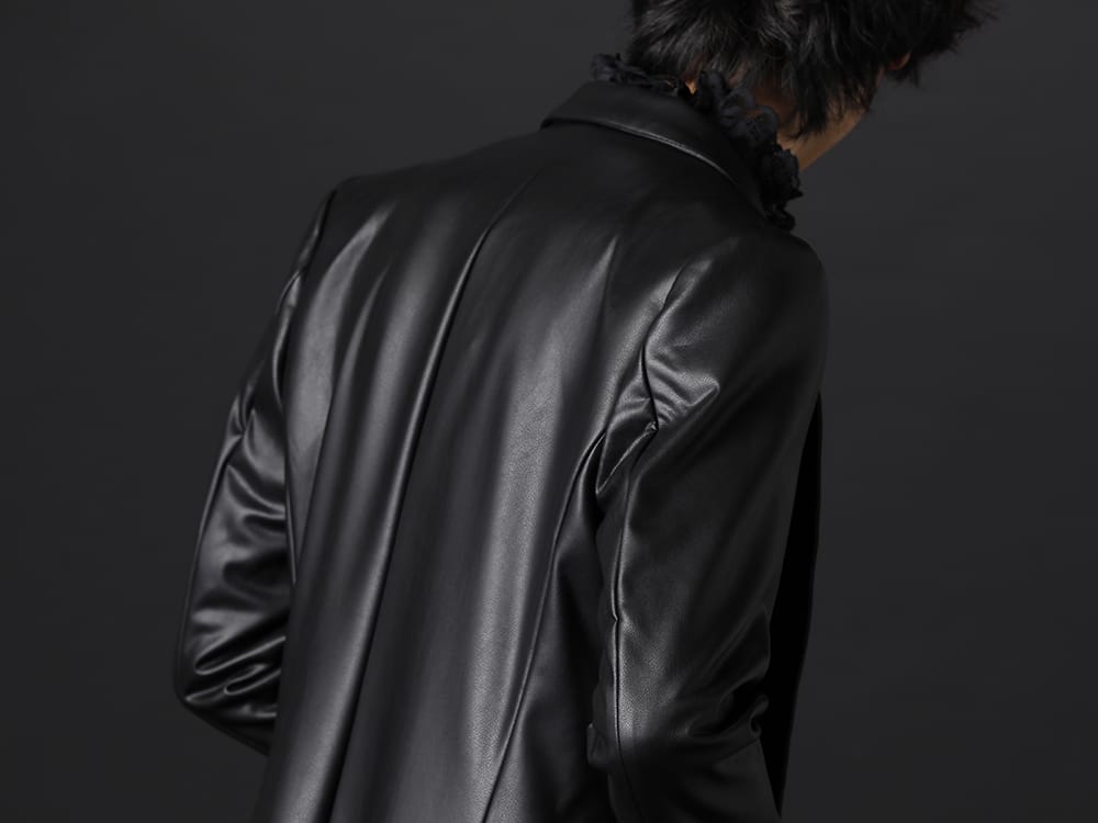 ガラアーベント 2022-23AW - レザーの雰囲気を出したエコレザーとレース使いが特徴のシャツ - 87524205(4WAYストレッチECOレザー ナローピークラペル ロングジャケット) - 2-008