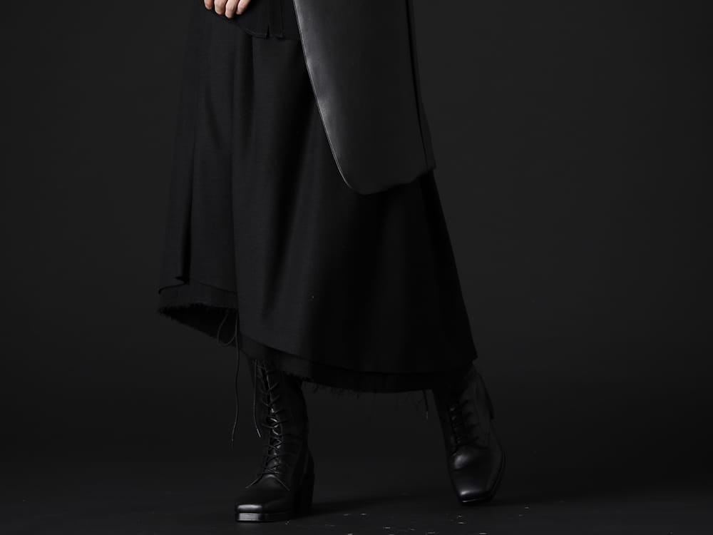 クジャク 2022-23AW - 柔らかな表情を見せるスカートとロングブーツ - KJ-22AW33-Black(オトメユリ スカート ブラック) KJ-22AW34(クロべ ブーツ) - 3-001