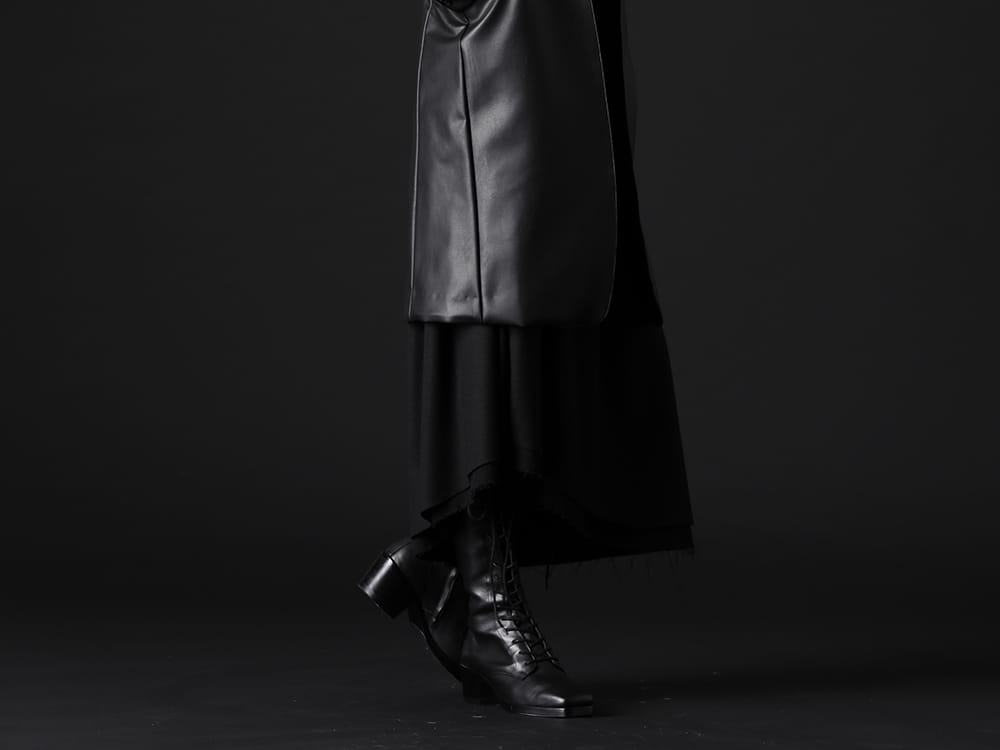 クジャク 2022-23AW - 柔らかな表情を見せるスカートとロングブーツ - KJ-22AW33-Black(オトメユリ スカート ブラック) KJ-22AW34(クロべ ブーツ) - 3-002