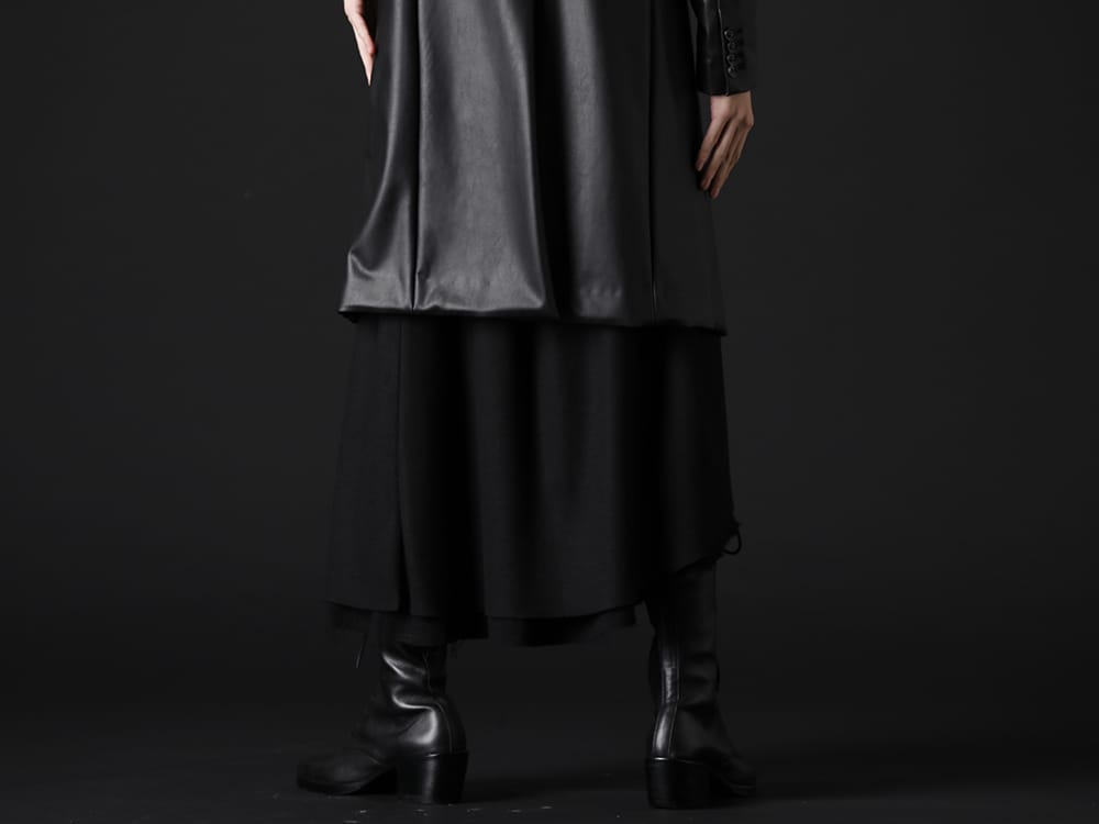 クジャク 2022-23AW - 柔らかな表情を見せるスカートとロングブーツ - KJ-22AW33-Black(オトメユリ スカート ブラック) KJ-22AW34(クロべ ブーツ) - 3-003