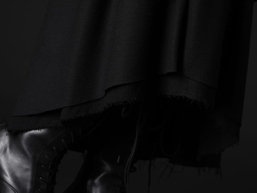 クジャク 2022-23AW - 柔らかな表情を見せるスカートとロングブーツ - KJ-22AW33-Black(オトメユリ スカート ブラック) - 3-005