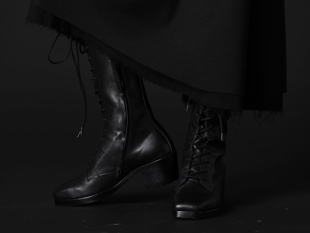 クジャク 2022-23AW - 柔らかな表情を見せるスカートとロングブーツ - KJ-22AW34(クロべ ブーツ) - 3-006