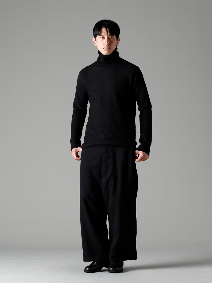 KLASICA(クラシカ) 22-23AW(秋冬) グレー系アウターにブラックのボトムスで全体的に締まった印象を - TTW-wn ウール ボトルネックニット ブラック - Bretagne-pants-Long-Wool-Black ブルターニュ パンツ ロング ウール ブラック - 788Z_H バックジップブーツ ダブルソール - ホース フルグレイン レザー 3-001