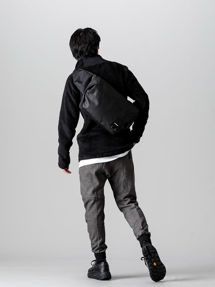 RIPVANWINKLE 2022-23AW Styling Mixed styling with a mix of RIPVANWINKLE and D.HYGEN with affinity and finished with Cote & Ciel - RB-445-Black - Boa Jersey Black - ST107-1022A-Dust - Untwisted Fleece-Lined Tapered Cropped Pants Dust - CC-28927 - New Gironde Coated Canvas 1-002