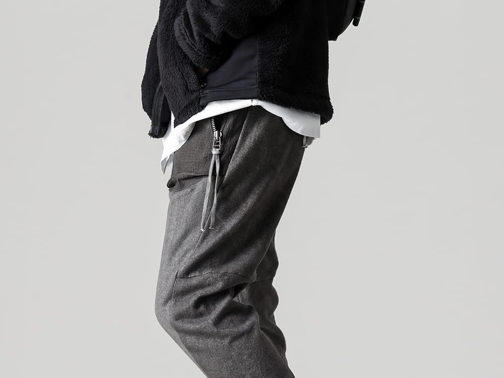 D.HYGEN 2022-23AW Untwisted yarn fleece-lined tapered cropped pants dust with a comfortable fit like a jersey. - ST107-1022A-Dust - Untwisted Fleece-Lined Tapered Cropped Pants Dust - SCV186C016 Black - Night Run Lightト Black 3-002