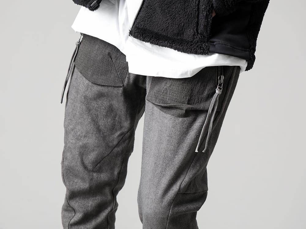 D.HYGEN 2022-23AW Untwisted yarn fleece-lined tapered cropped pants dust with a comfortable fit like a jersey. - ST107-1022A-Dust - Untwisted Fleece-Lined Tapered Cropped Pants Dust - SCV186C016 Black - Night Run Light Black 3-003