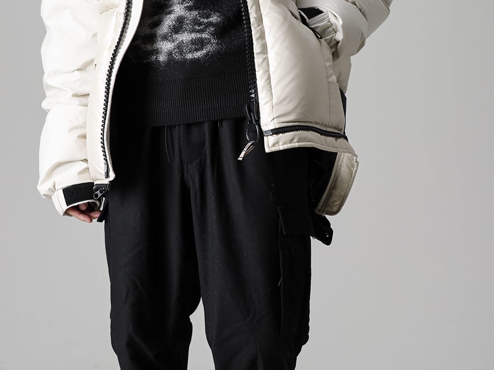 Maison MIHARAYASUHIRO - メゾン ミハラヤスヒロ 22-23AW 見出し3 - A09BL053-ボトムレイヤード ダウンブルゾン White - HN1977-U レオパード ニット クルーネック - HM9340-M クラシック ウール フランネル カーゴ パンツ 3-002
