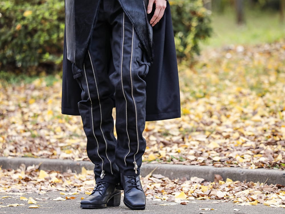 TAKAHIROMIYASHITATheSoloist. / kujaku 2022-23AW - Denim pants with an eye-catching front zip - sp.0013AW22(bondage jean.) KJ-22AW34(kurobe boots) - 3-001