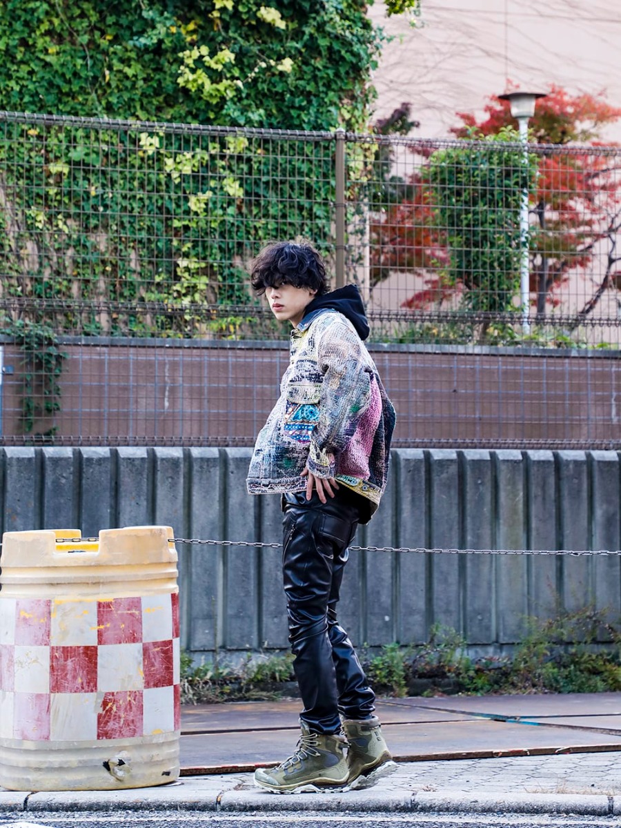 プロレタ リ アート / ガラアーベント / パーツ オブ フォー / ユリウス / イレブン バイ ボリス ビジャン サベリ 2022-23AW - 男臭さを感じる無骨なカジュアルスタイル - UROBOROS-DENIM-JACKET-MULCH-XL-22-23AW(デニムジャケット 2nd タイプ ビーズ付き) 87407705-black(ミドル裏毛 タメージフーディー ブラック) R-198-MA+BAQ(Talisman necklace SPECIMEN Brandberg Amethyst Quartz) 807PAM8(シンセティックレザー プレザー インダイレクトパンツ) BOOT2-GTX-WH-LR-ALL-WEHR-GRUN(BOOT2 GTX WH/LR/ALL WEHR GRÜN) - 1-003