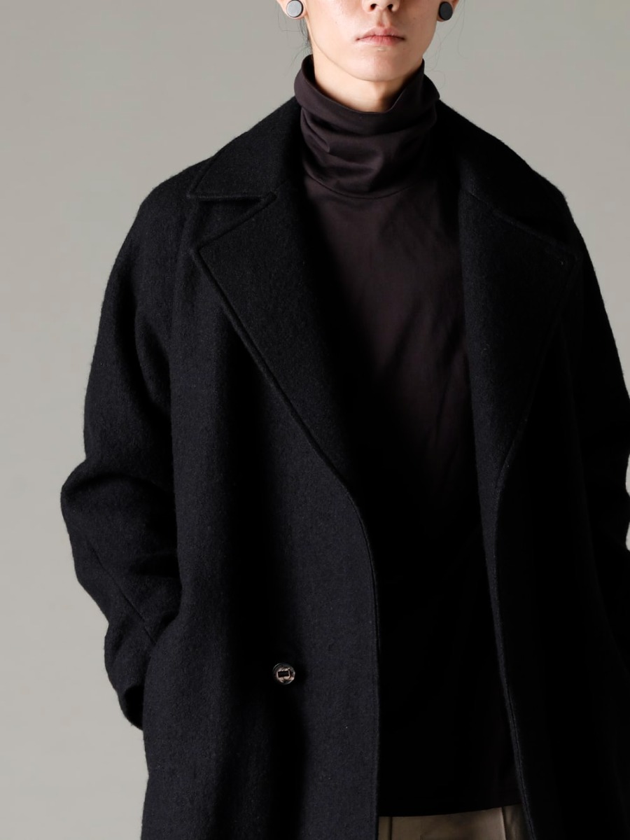DEVOA(デヴォア) 22-23AW(秋冬) どんなスタイルにも対応できるシンプルなロングコート  - CTI-WYGコートウールミリング CSC-K405F-Dark-Chocolate FASCINATE 別注 スーピマコットンジャージー ハイネックロングスリーブ Tシャツ ダーク チョコレート 2-004