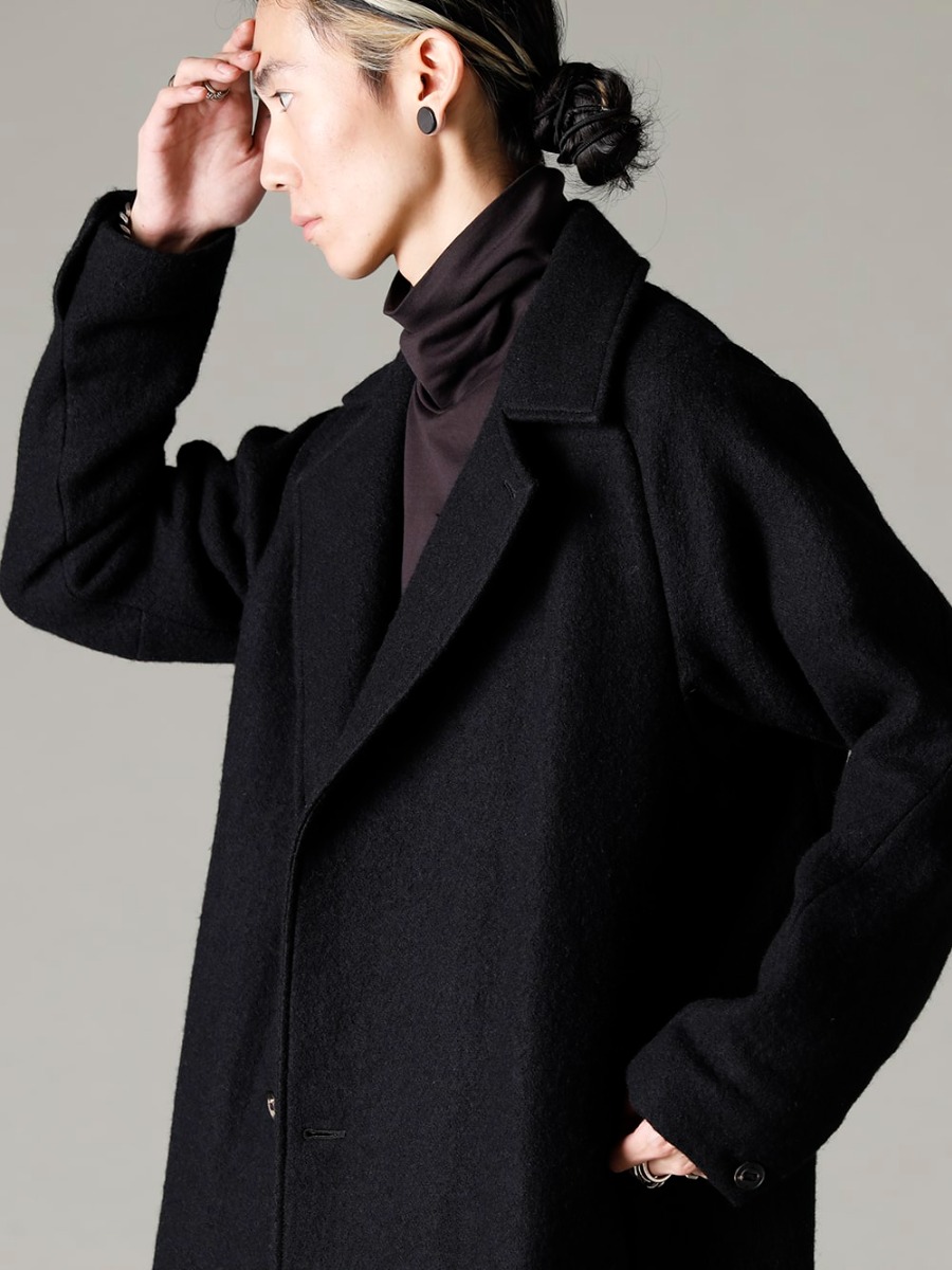 DEVOA(デヴォア) 22-23AW(秋冬) どんなスタイルにも対応できるシンプルなロングコート  - CTI-WYGコートウールミリング CSC-K405F-Dark-Chocolate FASCINATE 別注 スーピマコットンジャージー ハイネックロングスリーブ Tシャツ ダーク チョコレート 2-005