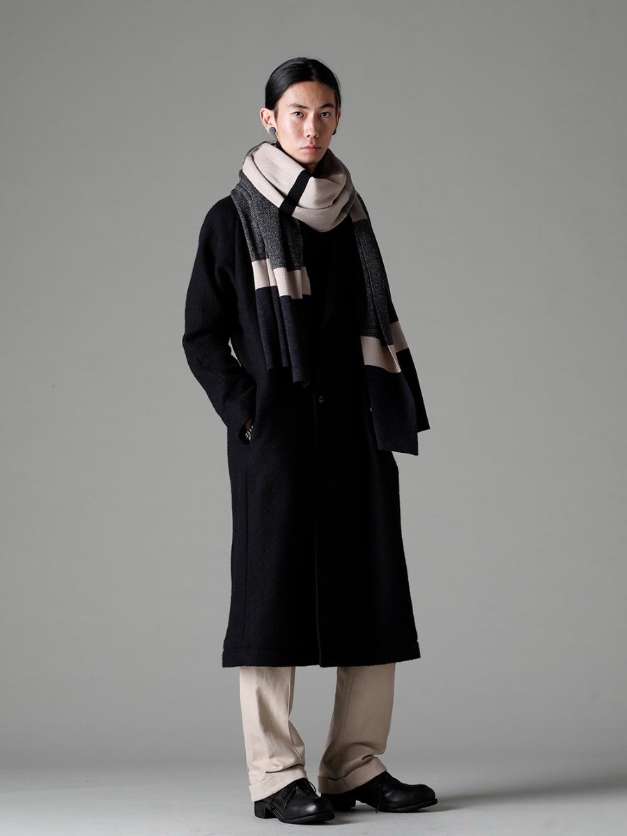 DEVOA(デヴォア) 22-23AW(秋冬) カジュアルに履ける綺麗なシルエットのパンツ - 写っている商品の品番と商品名4-1 - 写っている商品の品番と商品名4-2 - 写っている商品の品番と商品名4-3  4-001