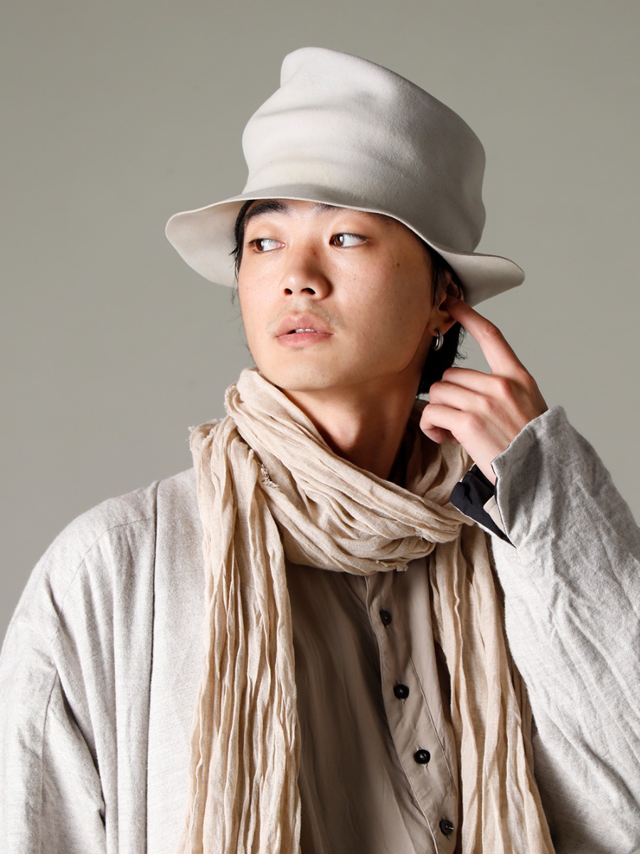 GARMENT REPRODUCTION OF WORKERS(ガーメント リプロダクション オブ ワーカース) 22-23AW(秋冬) トーンオントーンでこなれ感たっぷりのスタイリング  -  Berger-Coat-Shawl-Collar-Nel-Natural バーガー コート ショール カラー ネル ナチュラル - 22C-72SH39-SH-039-Sand オーバー サイズ クラッシック ワイド シャツ サンド - scarf-Beigeリネンストール ベージュ - RHSMRF005 ラビットファー フェルトハット 2-002
