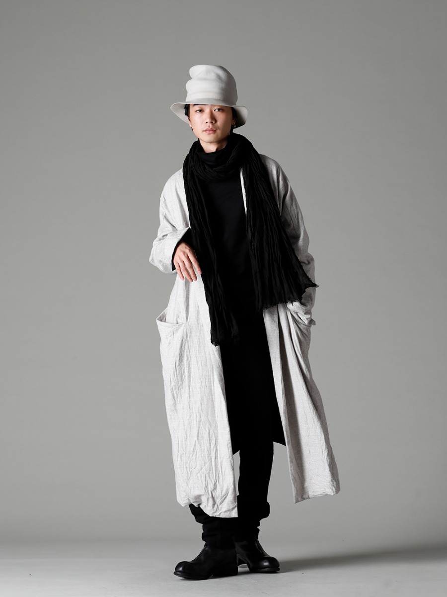 GARMENT REPRODUCTION OF WORKERS(ガーメント リプロダクション オブ ワーカース) 22-23AW(秋冬) モノトーンコーデで都会的な印象を -  Berger-Coat-Shawl-Collar-Nel-Natural バーガー コート ショール カラー ネル ナチュラル - TTC-swcm-blk コットンボトルネック ブラック - UP110-354B コントゥア パンツ 2.0 - PL1 フロントジップブーツ ダブルソール - ホース フルグレイン レザー - scarf-Black リネンストール ブラック - RHSMRF005 ラビットファー フェルトハット 3-001