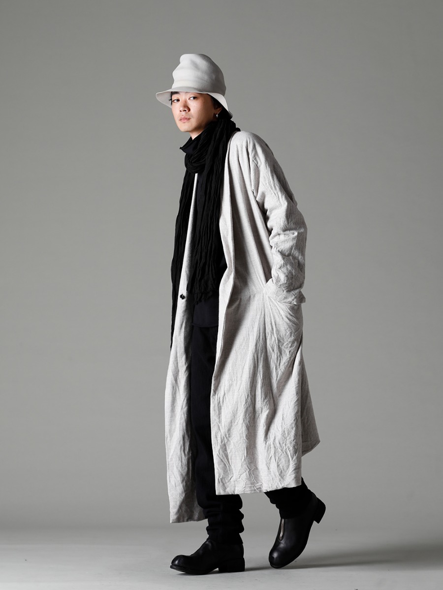 GARMENT REPRODUCTION OF WORKERS(ガーメント リプロダクション オブ ワーカース) 22-23AW(秋冬) モノトーンコーデで都会的な印象を -  Berger-Coat-Shawl-Collar-Nel-Natural バーガー コート ショール カラー ネル ナチュラル - TTC-swcm-blk コットンボトルネック ブラック - UP110-354B コントゥア パンツ 2.0 - PL1 フロントジップブーツ ダブルソール - ホース フルグレイン レザー - scarf-Black リネンストール ブラック - RHSMRF005 ラビットファー フェルトハット 3-002