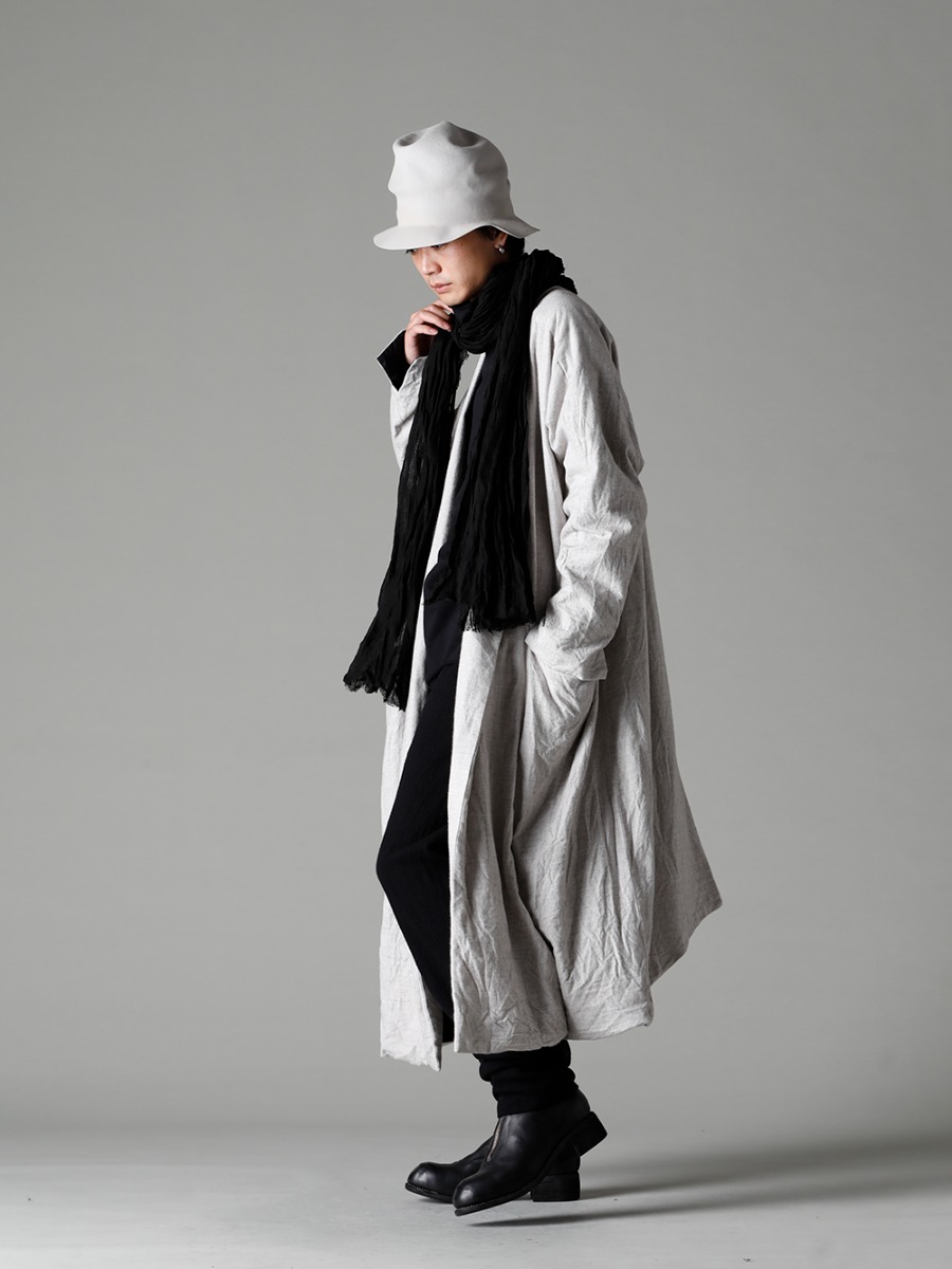 GARMENT REPRODUCTION OF WORKERS(ガーメント リプロダクション オブ ワーカース) 22-23AW(秋冬) モノトーンコーデで都会的な印象を -  Berger-Coat-Shawl-Collar-Nel-Natural バーガー コート ショール カラー ネル ナチュラル - TTC-swcm-blk コットンボトルネック ブラック - UP110-354B コントゥア パンツ 2.0 - PL1 フロントジップブーツ ダブルソール - ホース フルグレイン レザー - scarf-Black リネンストール ブラック - RHSMRF005 ラビットファー フェルトハット 3-004