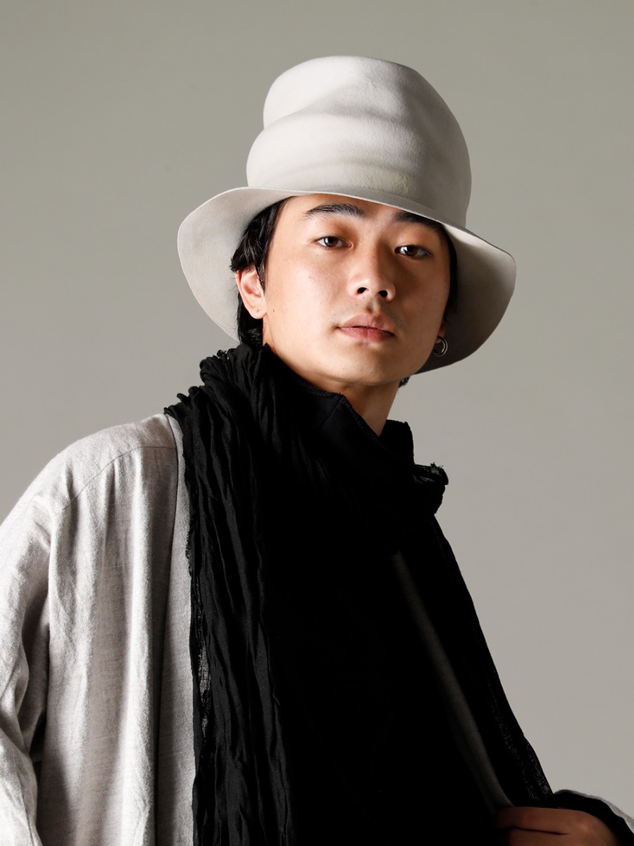 GARMENT REPRODUCTION OF WORKERS(ガーメント リプロダクション オブ ワーカース) 22-23AW(秋冬) プラスストールで着こなしにスパイスを与える - Berger-Coat-Shawl-Collar-Nel-Natural バーガー コート ショール カラー ネル ナチュラル - TTC-swcm-blk コットンボトルネック ブラック - scarf-Black リネンストール ブラック - RHSMRF005 ラビットファー フェルトハット  4-001