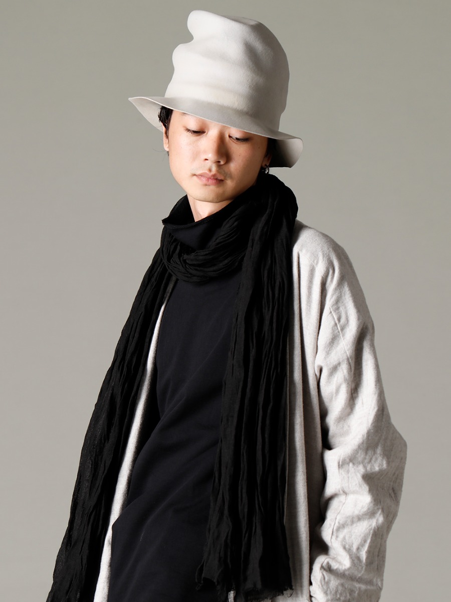 GARMENT REPRODUCTION OF WORKERS(ガーメント リプロダクション オブ ワーカース) 22-23AW(秋冬) プラスストールで着こなしにスパイスを与える - Berger-Coat-Shawl-Collar-Nel-Natural バーガー コート ショール カラー ネル ナチュラル - TTC-swcm-blk コットンボトルネック ブラック - scarf-Black リネンストール ブラック - RHSMRF005 ラビットファー フェルトハット  4-001