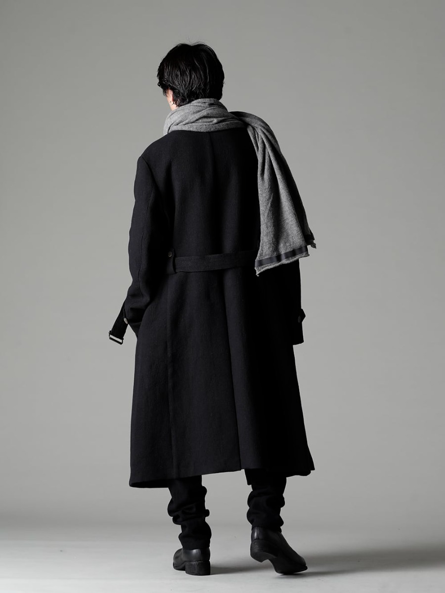 Forme D’expression(フォルメ デ エクスプレッション) 22-23AW(秋冬)  ミリタリウェアが起源のトレンチコート - HC012-MDRB ウォーデン コート - TTW-wn ウール ボトルネックニット ブラック - UP110-354B コントゥア パンツ 2.0 - PL1 フロントジップブーツ ダブルソール - ホース フルグレイン レザー - L’echarpe-Plomb-Cold-Dye スカーフ w/ サーモ アドヒーシブ レザー テープ プロン コールド ダイ 1-003