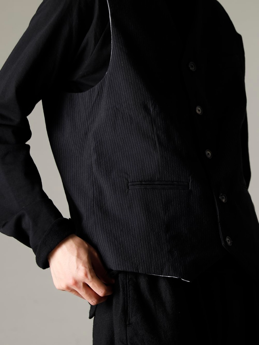 Bergfabel(バーグファベル) 22-23AW(秋冬) スタイリング クラシックなスタイルの王道ジレ - G12-165 イージー ベスト - TTC-swcm-blk コットンボトルネック ブラック 1-003