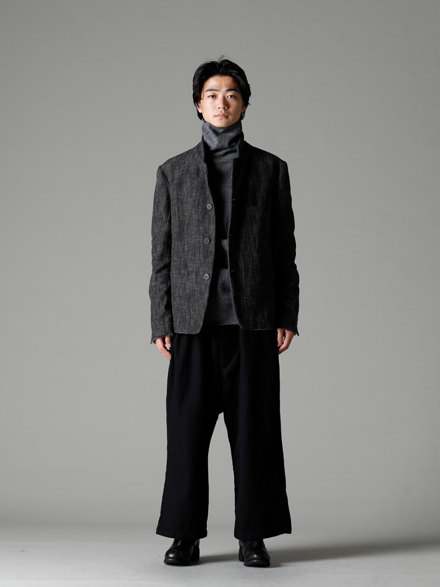 Forme D’expression(フォルメ デ エクスプレッション) 22-23AW(秋冬)  - 画像の詳細(スタイリング全体の詳細) 生地にこだわりを持ってパターンメイク - UG061-354G ショート ジャケット - TTC-wmpl-Grey-Beige イタリア マペル ウールニットボトルネック グレーベージュ - Bretagne-pants-Long-Wool-Black ブルターニュ パンツ ロング ウール ブラック - PL0FZ オーソピーディック デコルテ シューズ ダブルソール ホース フルグレイン - PL0FZ