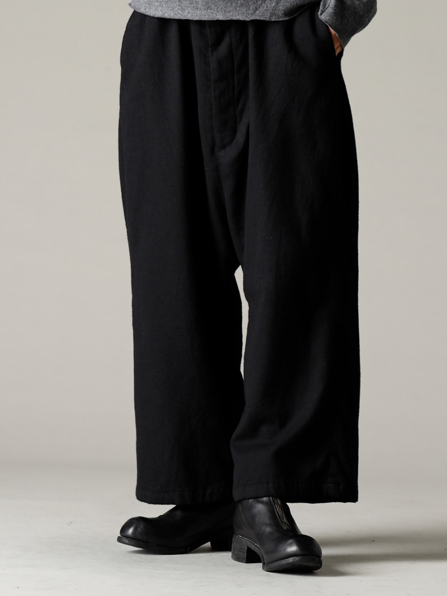 Forme D’expression(フォルメ デ エクスプレッション) 22-23AW(秋冬) らしさのあるアイテムを身に纏う - Bretagne-pants-Long-Wool-Black ブルターニュ パンツ ロング ウール ブラック - PL0FZ オーソピーディック デコルテ シューズ ダブルソール ホース フルグレイン - PL0FZ 3-001