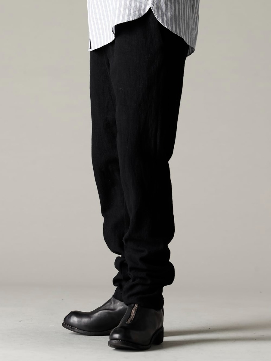 Bergfabel(バーグファベル) 22-23AW(秋冬) 時にバーグファベルにスリムパンツを合わせ品良く大人目なコーディネート - UP110-354B コントゥア パンツ 2.0 - PL0FZ オーソピーディック デコルテ シューズ ダブルソール ホース フルグレイン - PL0FZ  4-001