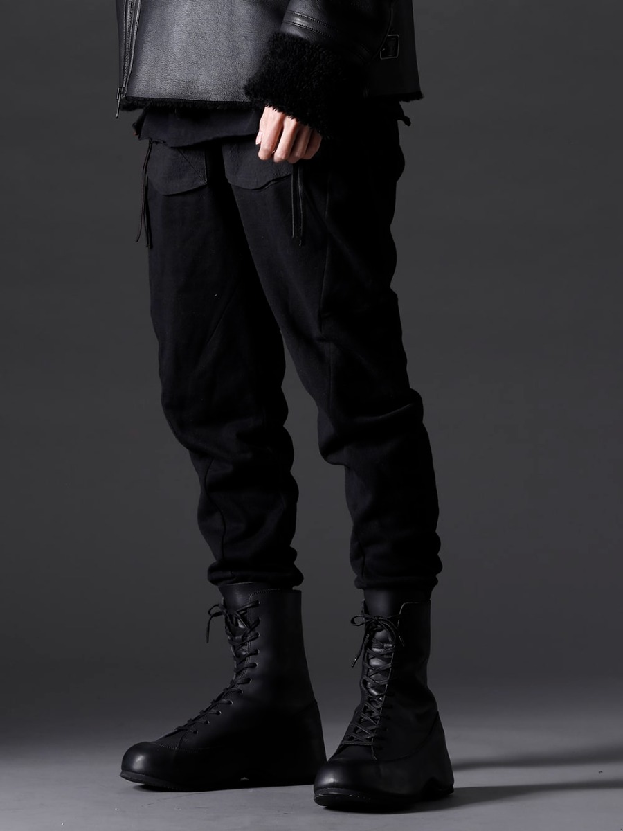 The Viridi-anne 22-23AW The essential pair for this season's style. -  ST107-1022A-Black Untwisted Fleece-Lined Tapered Cropped Pants Black VI-3554-09 Inheel Boots 3-002