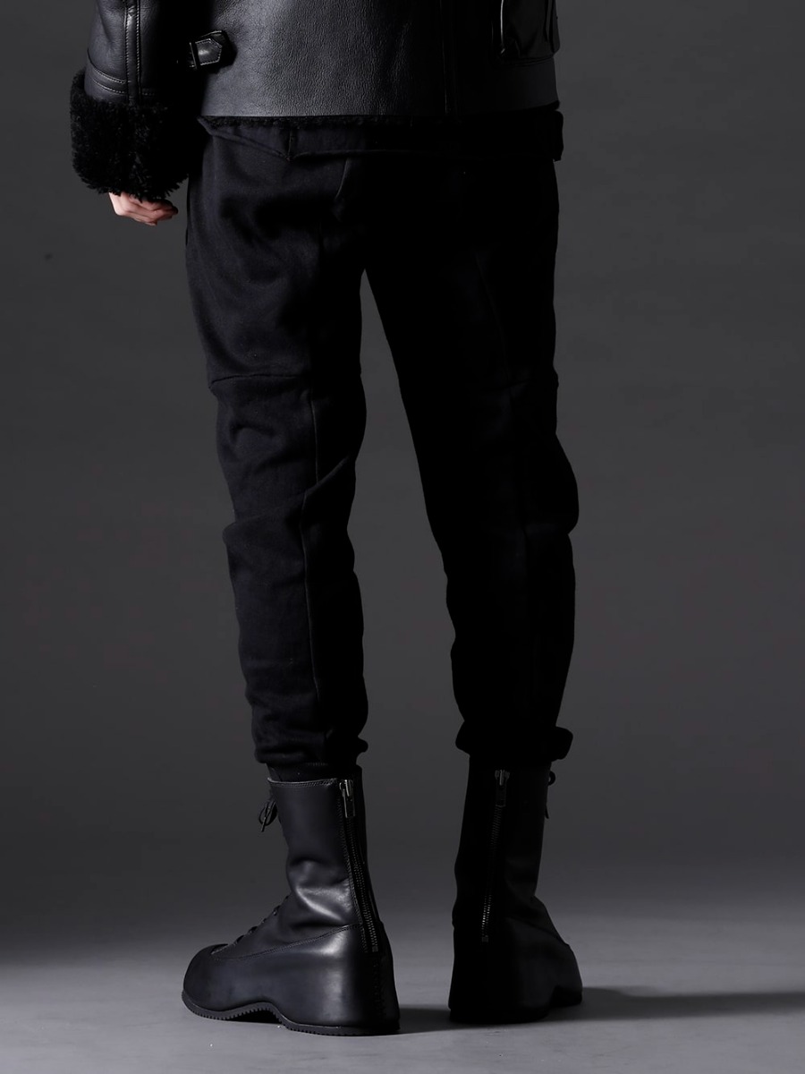 The Viridi-anne 22-23AW The essential pair for this season's style. -  ST107-1022A-Black Untwisted Fleece-Lined Tapered Cropped Pants Black VI-3554-09 Inheel Boots 3-003