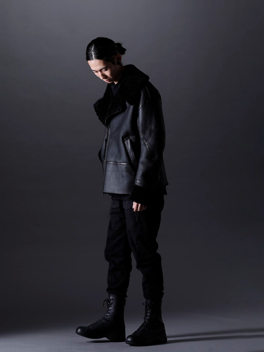 The Viridi-anne 22-23AW VI-3503-06 Mouton Jacket CSC-WT3-Black Long sleeve cotton jersey Black ST107-1022A-Black Untwisted Fleece-Lined Tapered Cropped Pants Black VI-3554-09 Inheel Boots