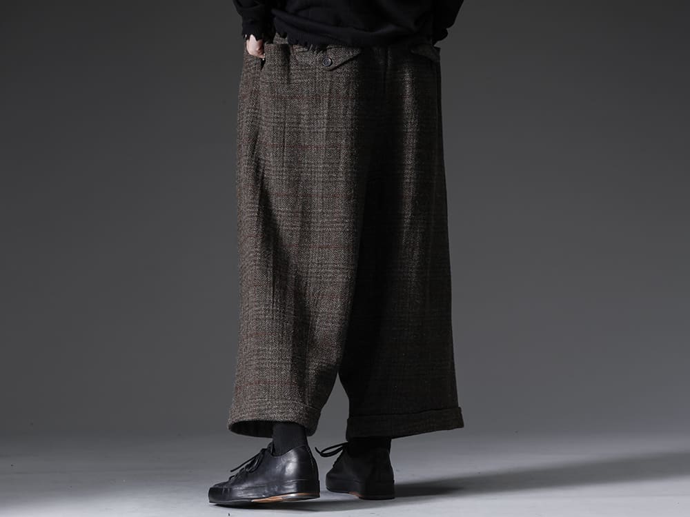 ZIGGY CHEN-ジギーチェン 22-23AW(秋冬) 秋の装いから冬の装いまで主役をこなせる極太ドローストリングトラウザー -  0M2230507-フロントプリーツ ワイドドローストリングトラウザーズ - 0M2235002-スクエアスカーフ - Handsewn-Classic-Lo-ハンドソーン クラシック ロー 5-003