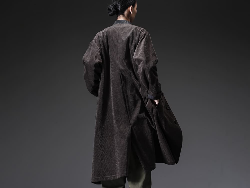 Yohji Yamamoto-ヨウジヤマモト 22-23AW(秋冬) 見出し2  - HE-D01-026-左前二重ドレス - HE-B60-025-ストライプフリルブラウス - HE-D99-046-ワークオーバーオール 2-006