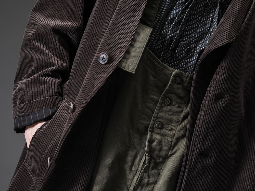 Yohji Yamamoto-ヨウジヤマモト 22-23AW(秋冬) 見出し2  - HE-D01-026-左前二重ドレス - HE-B60-025-ストライプフリルブラウス - HE-D99-046-ワークオーバーオール 2-008