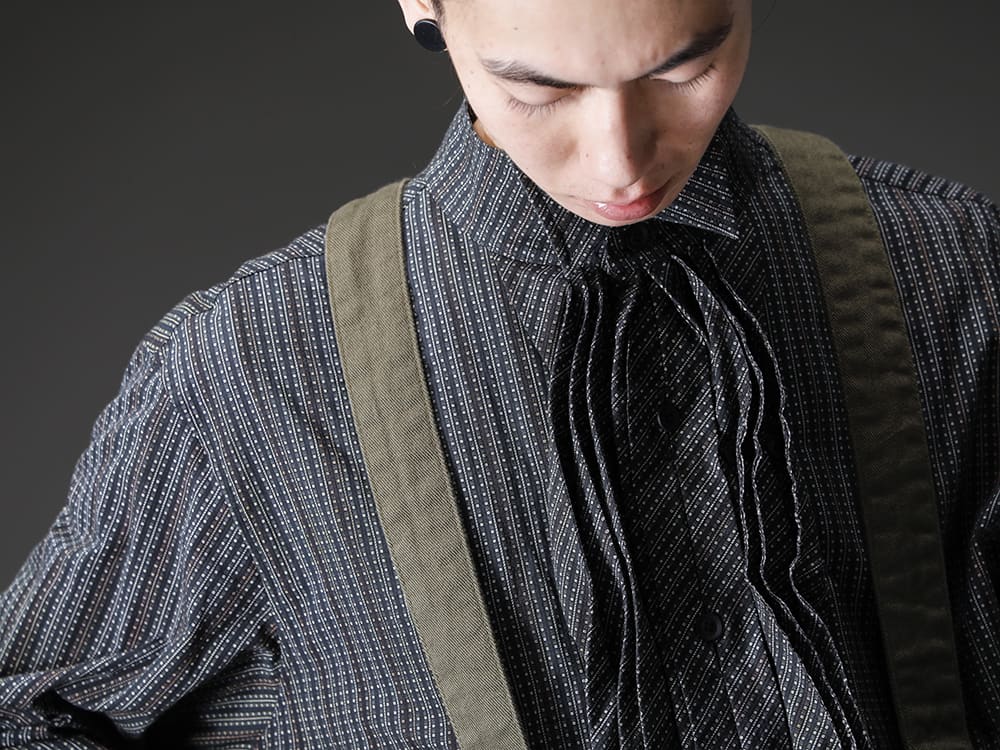 Yohji Yamamoto-ヨウジヤマモト 22-23AW(秋冬) 見出し3 - HE-B60-025-ストライプフリルブラウス - HE-D99-046-ワークオーバーオール - Handsewn-Classic-Lo-ハンドソーン クラシック ロー 3-004