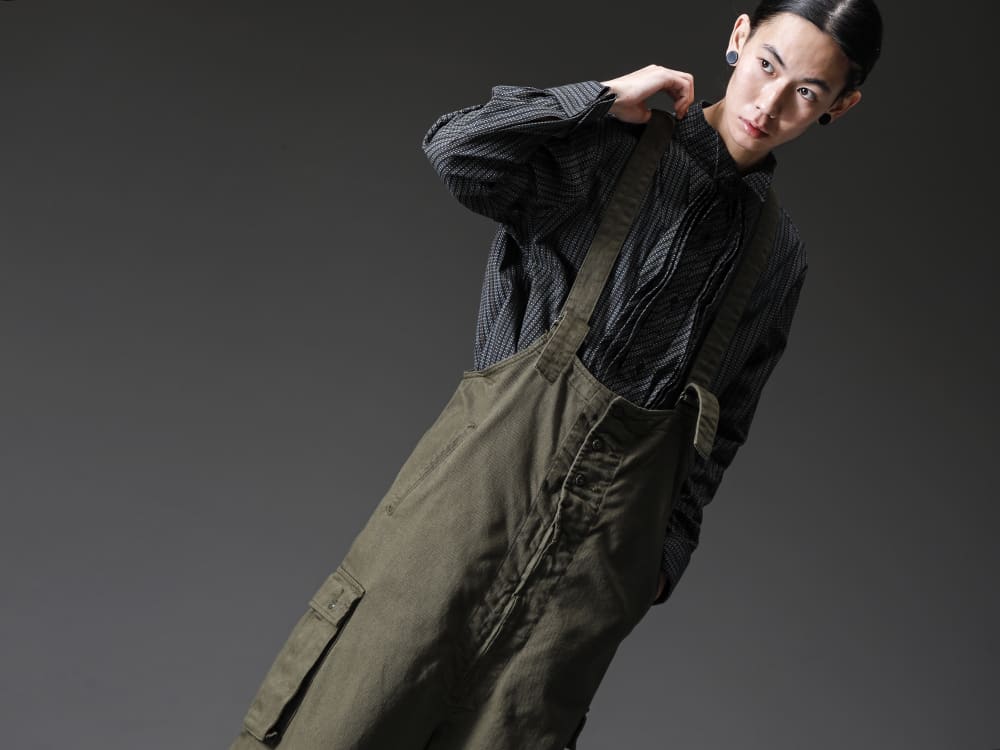 Yohji Yamamoto-ヨウジヤマモト 22-23AW(秋冬) 見出し3 - HE-B60-025-ストライプフリルブラウス - HE-D99-046-ワークオーバーオール - Handsewn-Classic-Lo-ハンドソーン クラシック ロー 3-011