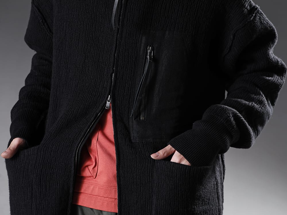 The Viridi-anne - ザ ヴィリジアン 2022-23AW デザイン性を高めたアウターとしてのニットアイテム  - VI-3530-07-Black 綿カシミア ニットブルゾン ブラック1 - VI-3546-01-Vermilion 袖レイヤードT バーミリオン ブラック 2-002