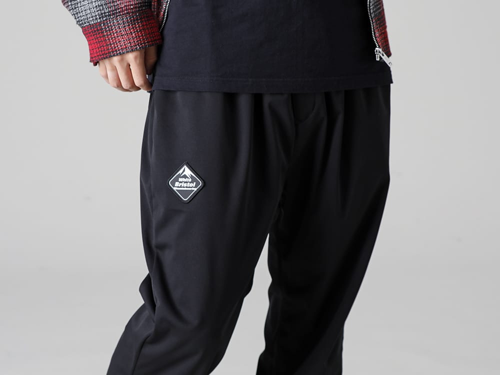 White Mountaineering - ホワイトマウンテニアリング 2022-23AW ジャーマントレーナーをベースにデザインされた新作 HERBIE - WM2273408-Black - WM × F.C.Real Bristol テーパード パンツ - A09FW702-Black-Black - -ハービー ロー- レザー ロートップ スニーカー Black 3-002