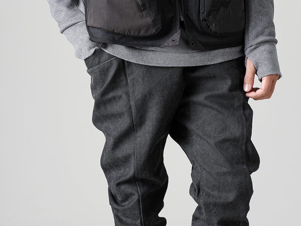 RIPVANWINKLE 22-23AW RIPVANWINKLE's Pants blend in with the power of the outerwear. - RB-408-Riders Pants - BK2273204-BLK Camping Vest - CM-2303-Covered Neck L/S T.Gray 3-002